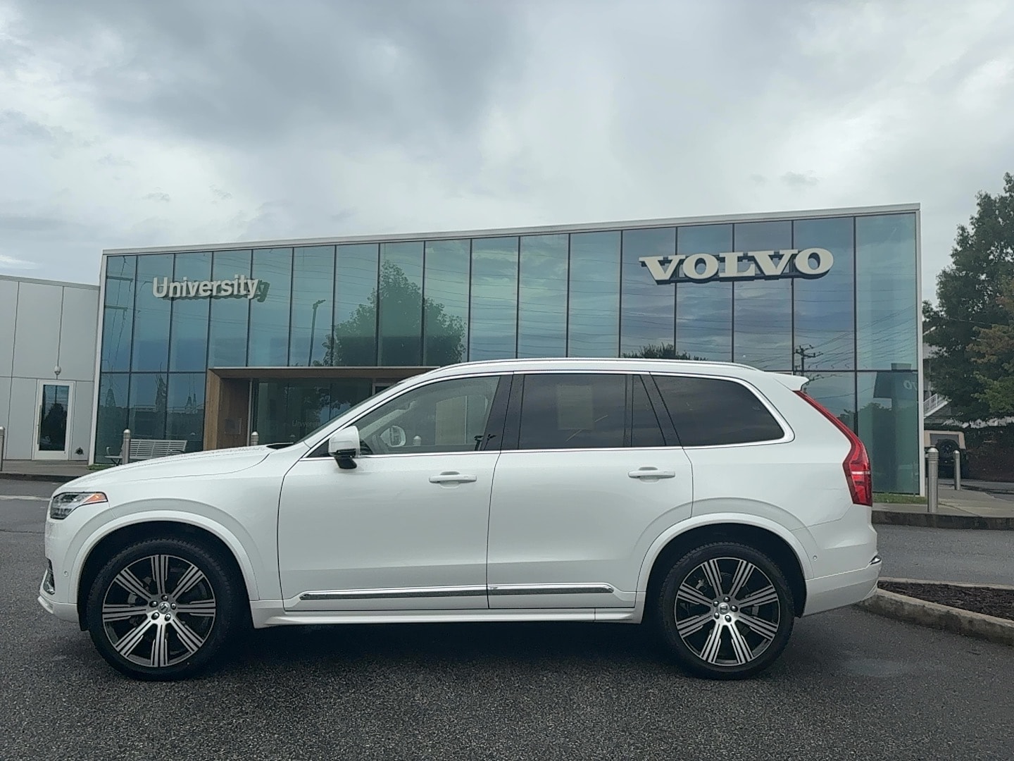 2024 Volvo XC90 B5 Plus Bright