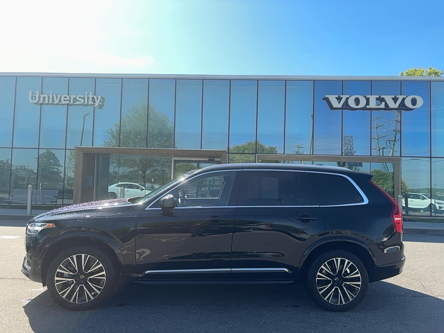 2025 Volvo XC90 T8 Recharge Plus Bright 7-Seat 4WD's photo