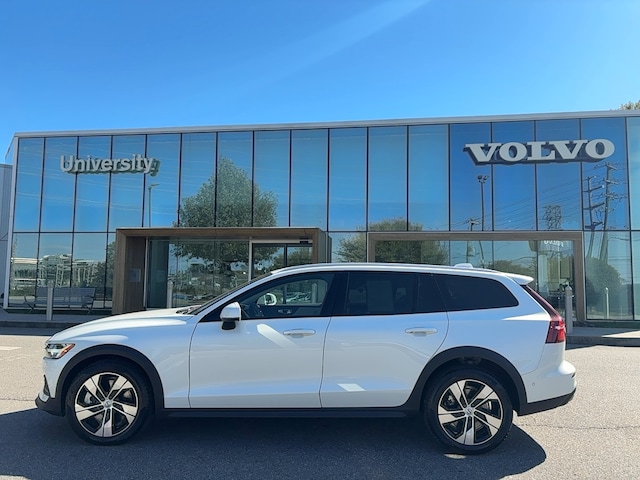 2024 Volvo V60 Cross Country B5 Plus Wagon