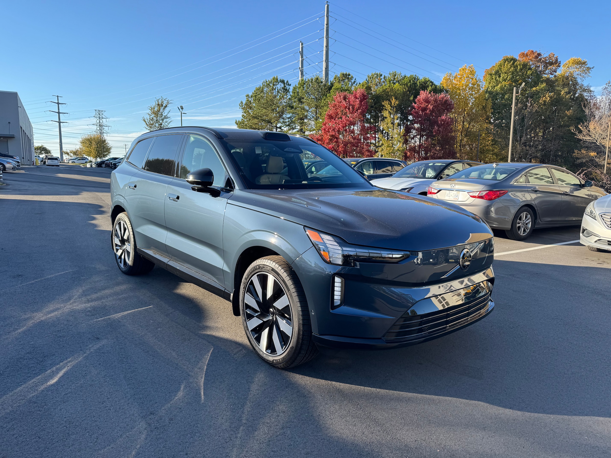 2025 Volvo EX90 Plus's photo