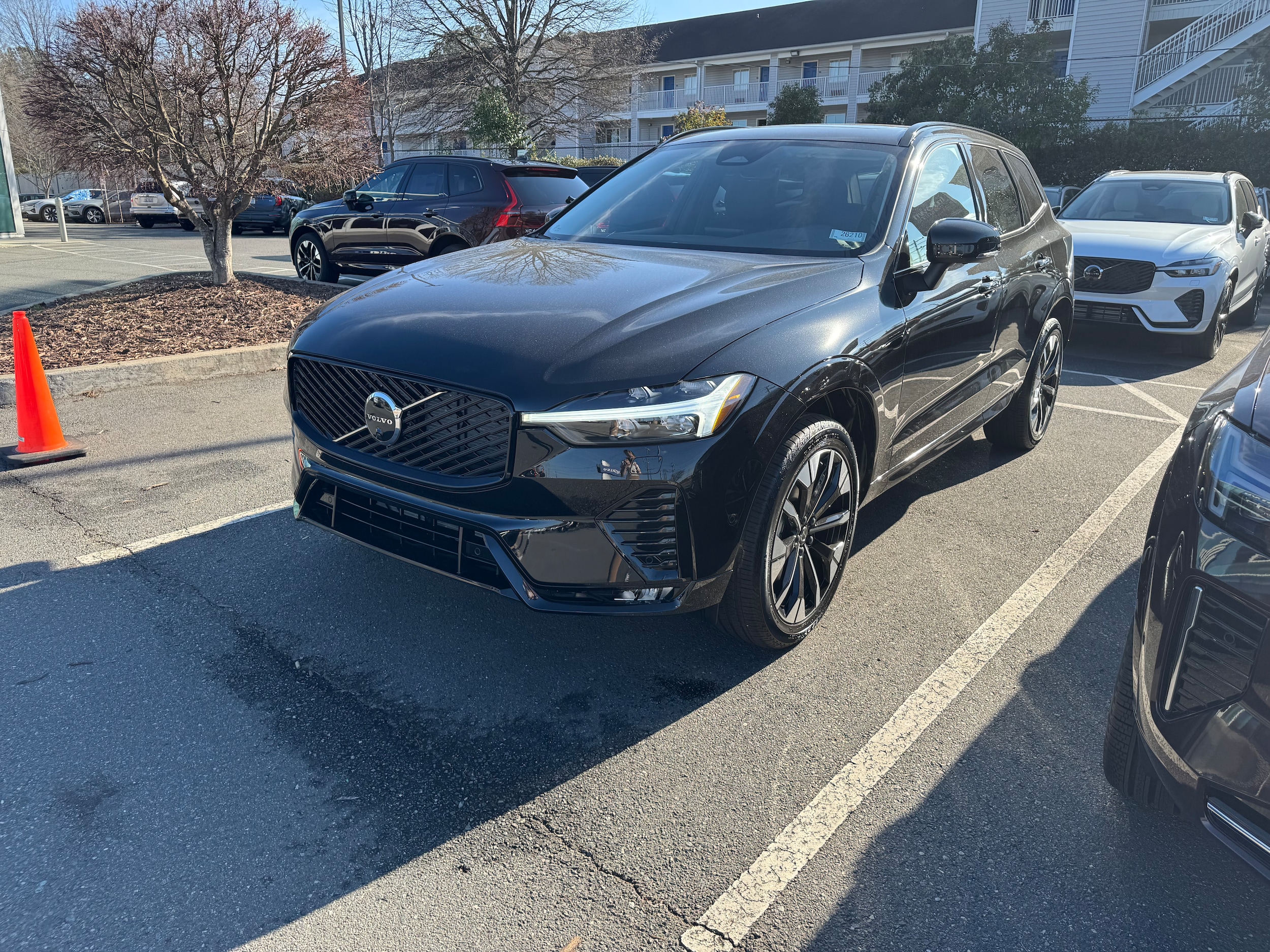 2026 Volvo XC60 Plus's photo