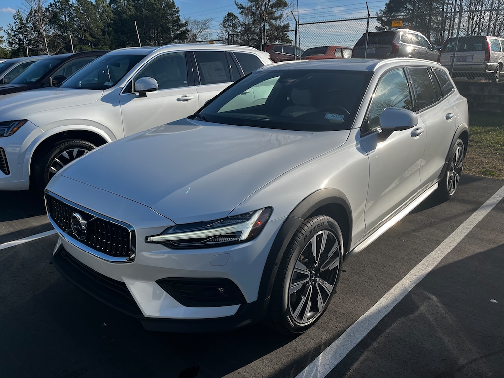 New 2026 Volvo V60 Cross Country B5 Ultra Wagon
