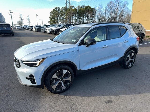 2026 Volvo XC40 B5 Plus AWD SUV