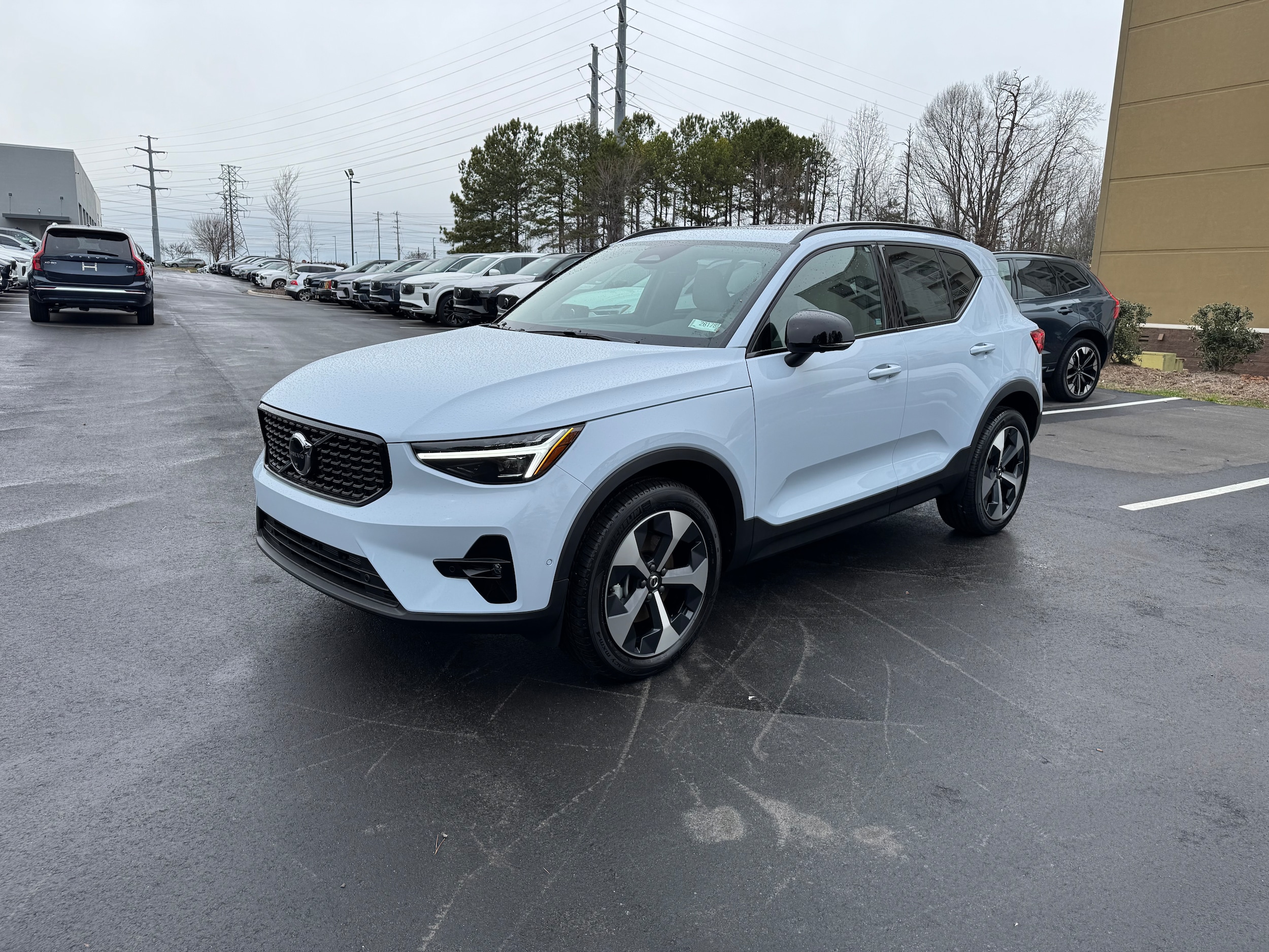 2026 Volvo XC40 B5 Plus Dark AWD's photo