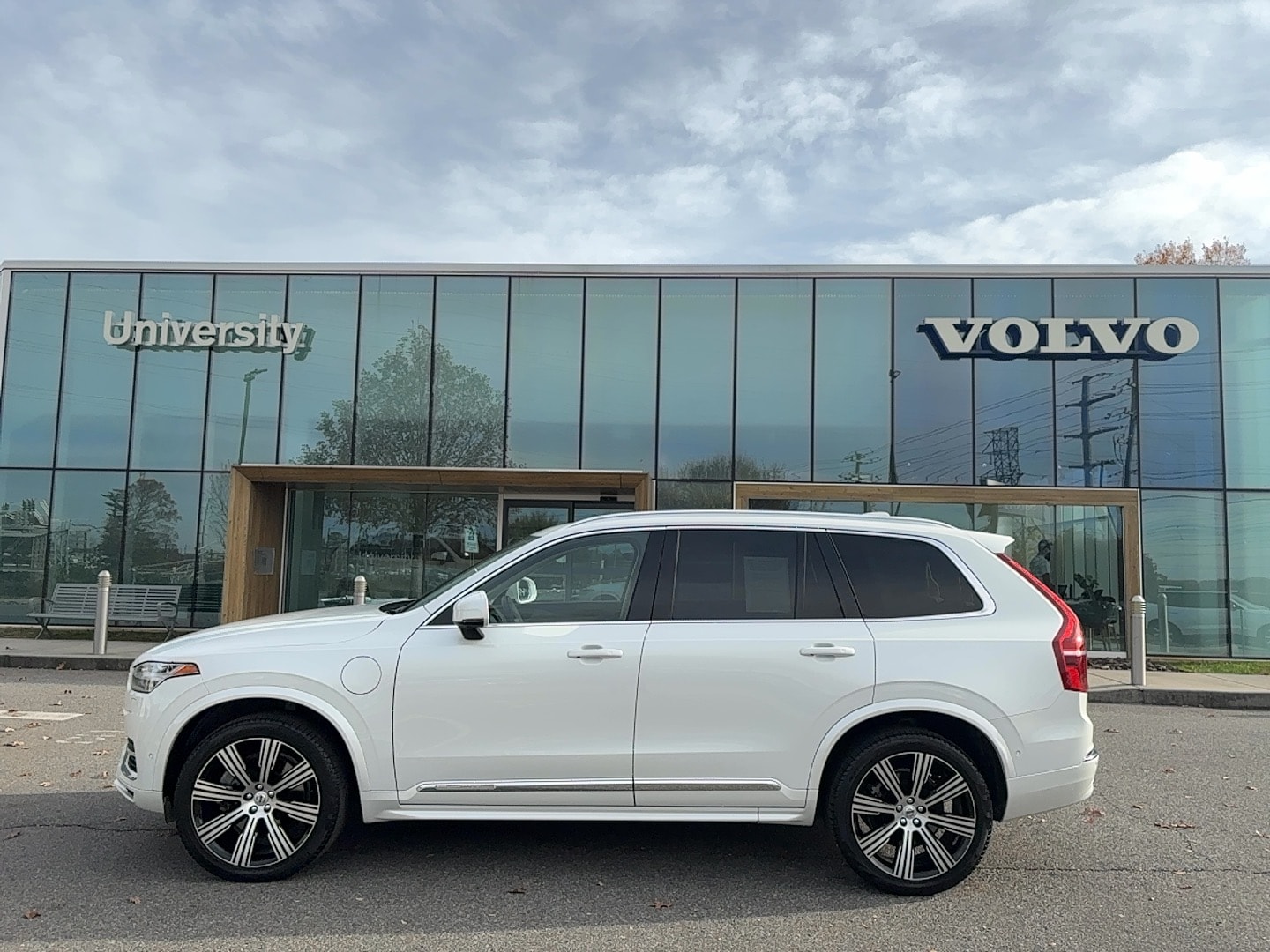 2023 Volvo XC90 Plus's photo