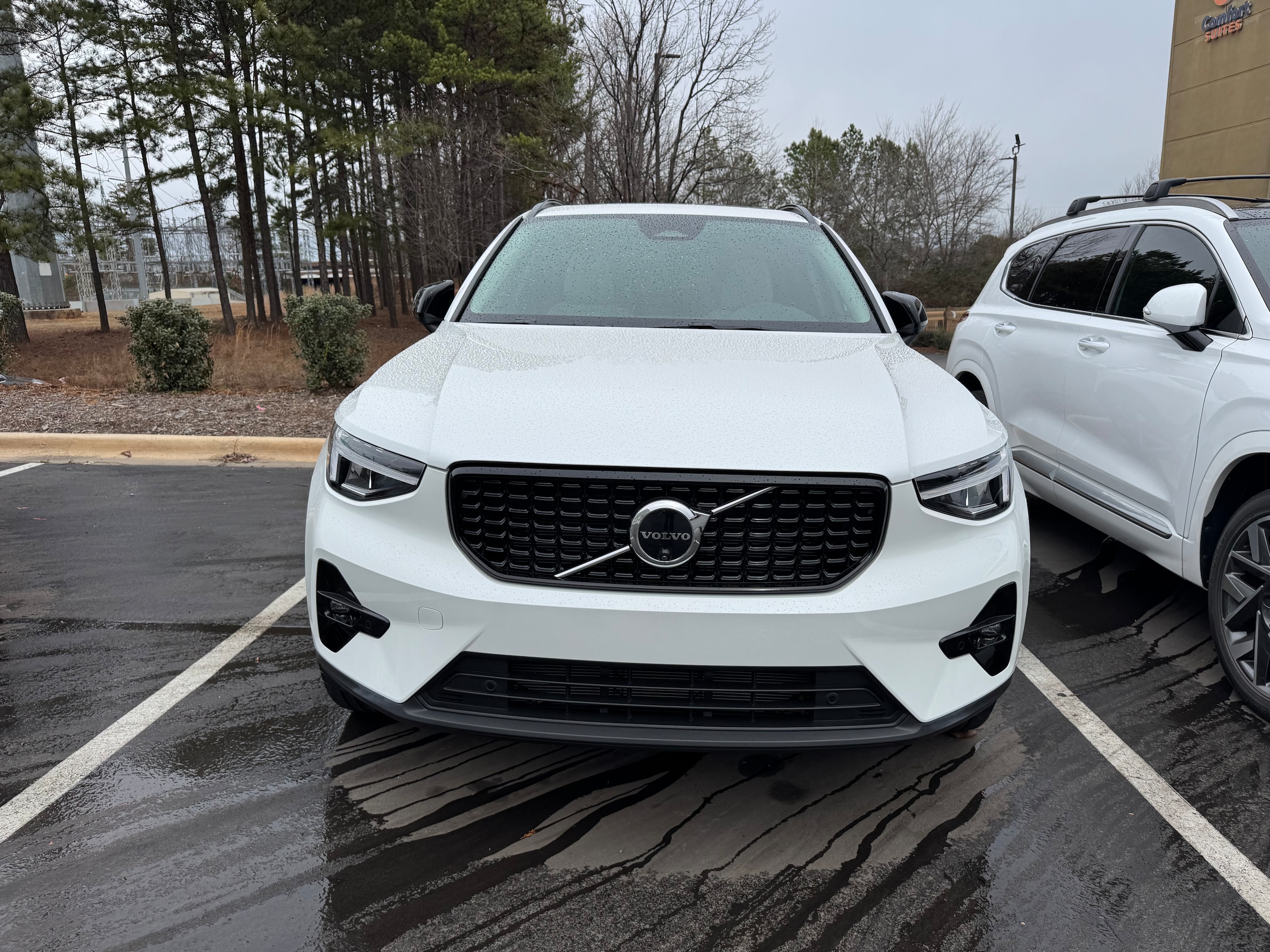2026 Volvo XC40 B5 Plus Dark AWD's photo