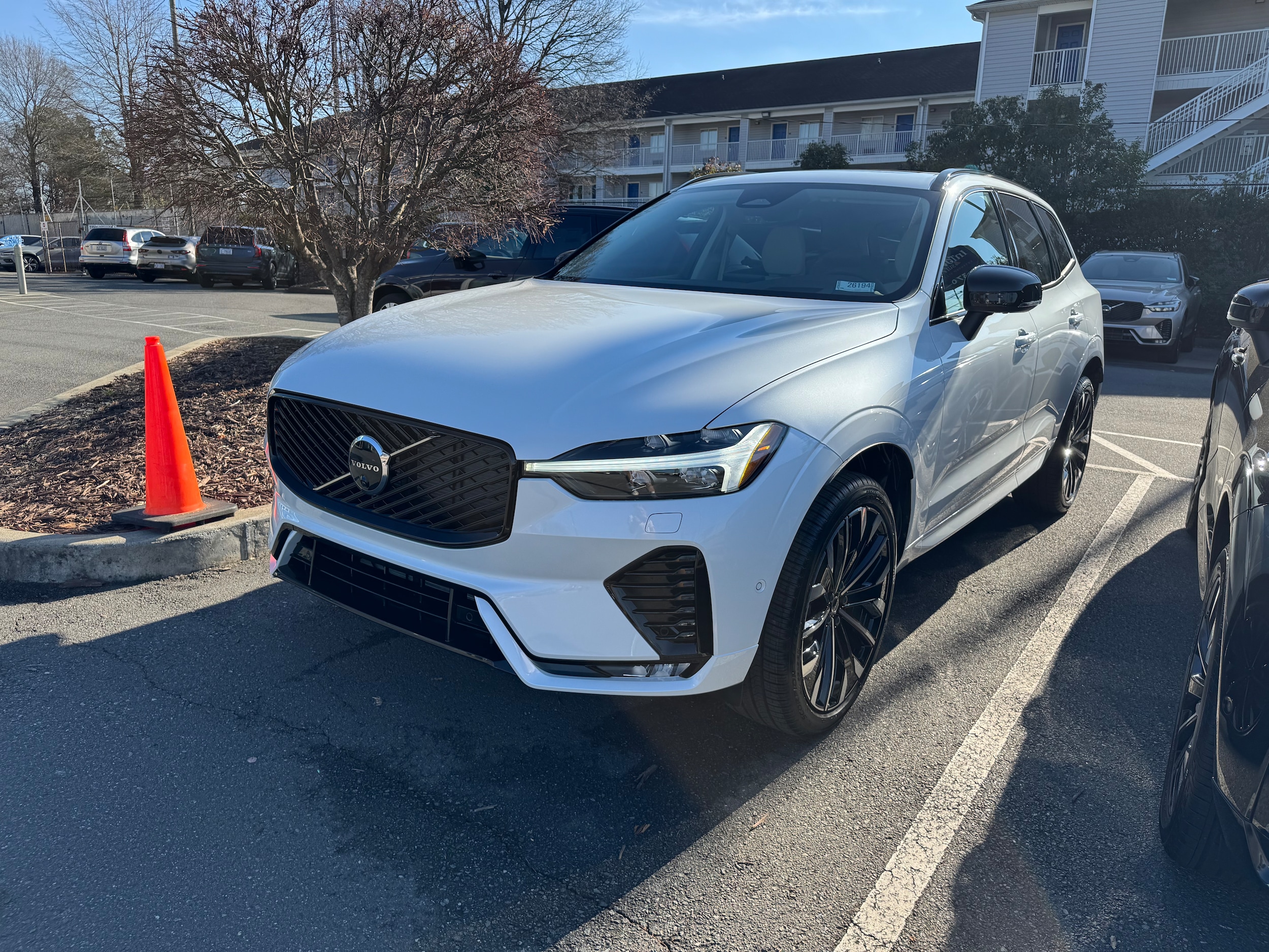 2026 Volvo XC60 Plus's photo