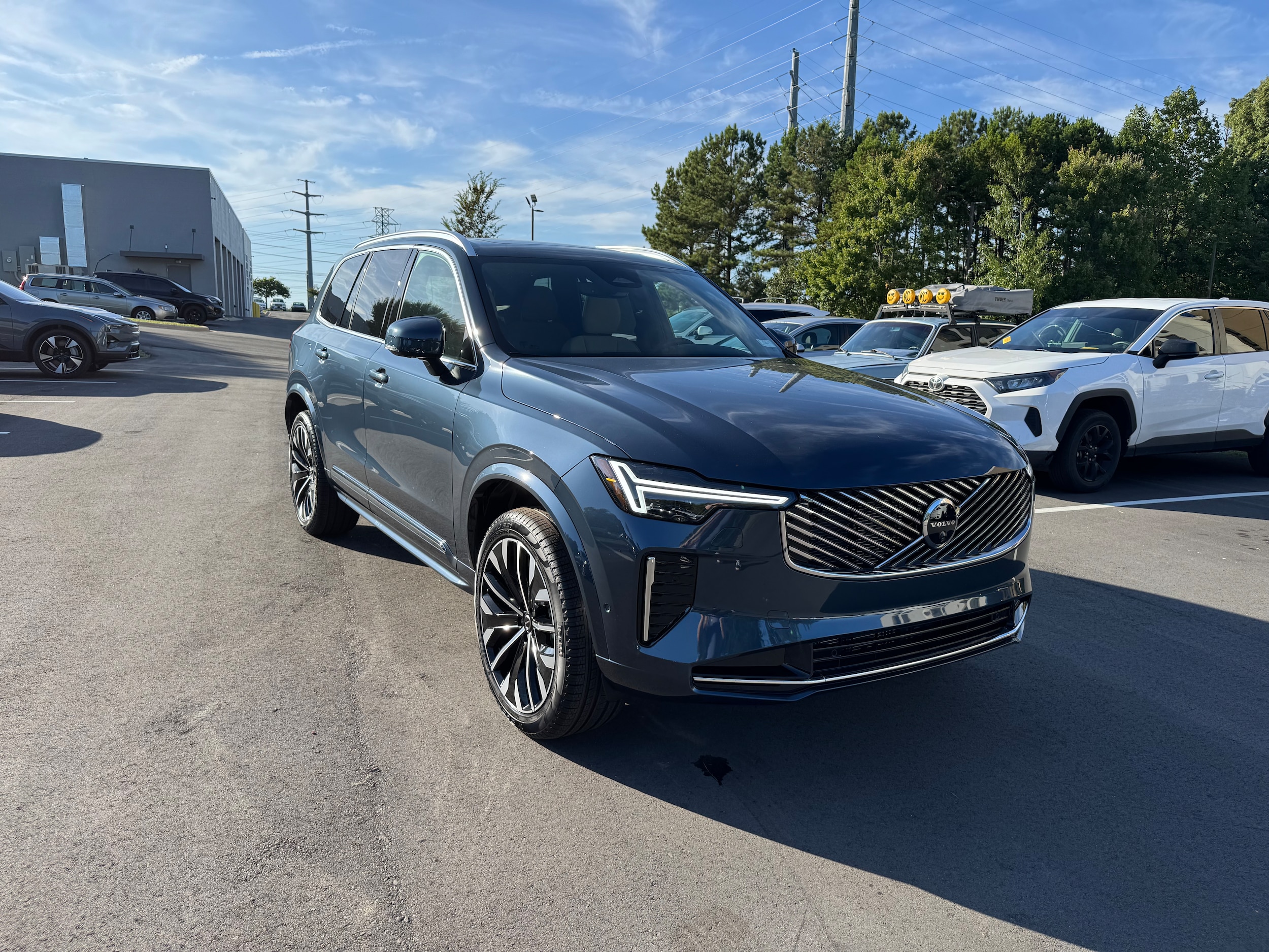 2026 Volvo XC90 Plus's photo