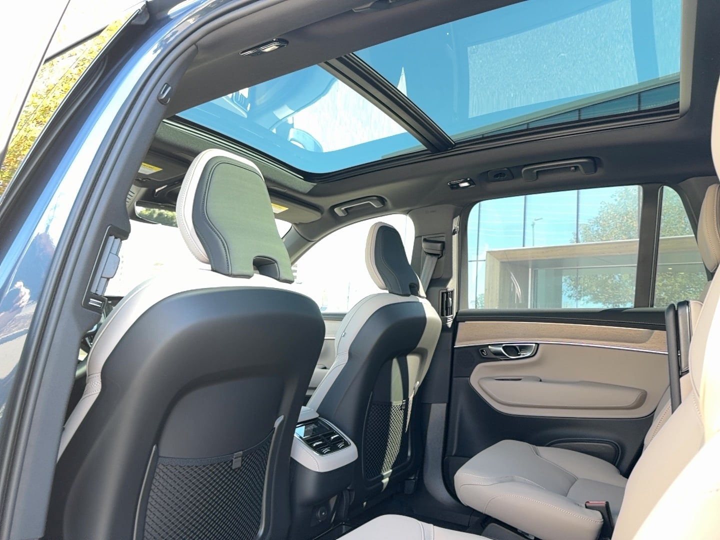 2026 Volvo XC90 Plus - Photo 19
