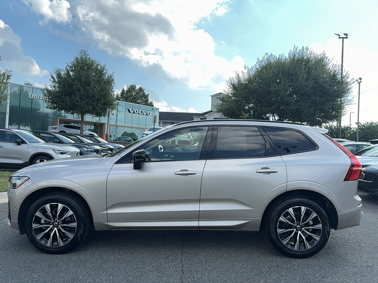 2025 Volvo XC60 B5 Plus