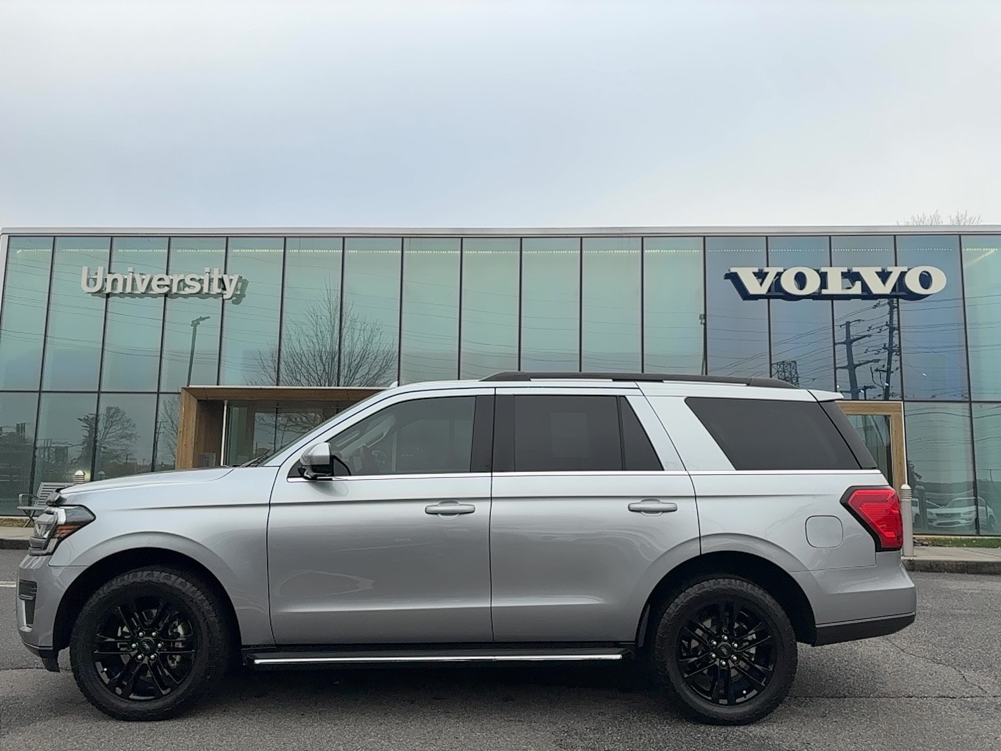 2023 Ford Expedition XLT's photo