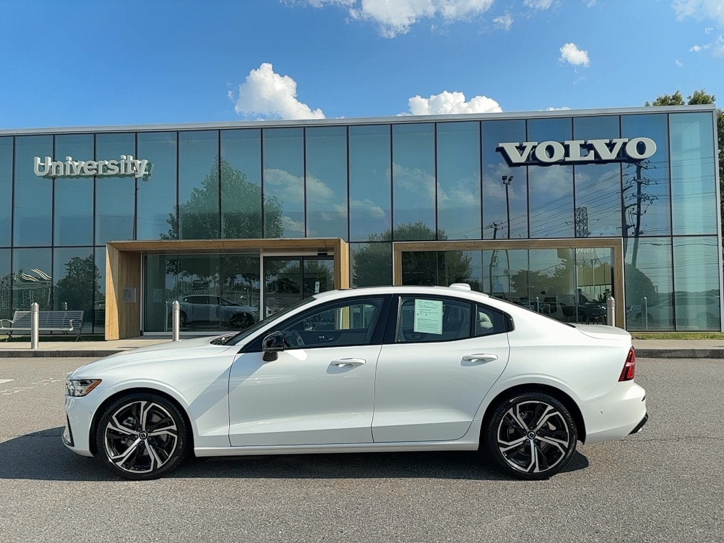 2024 Volvo S60 B5 Plus Dark
