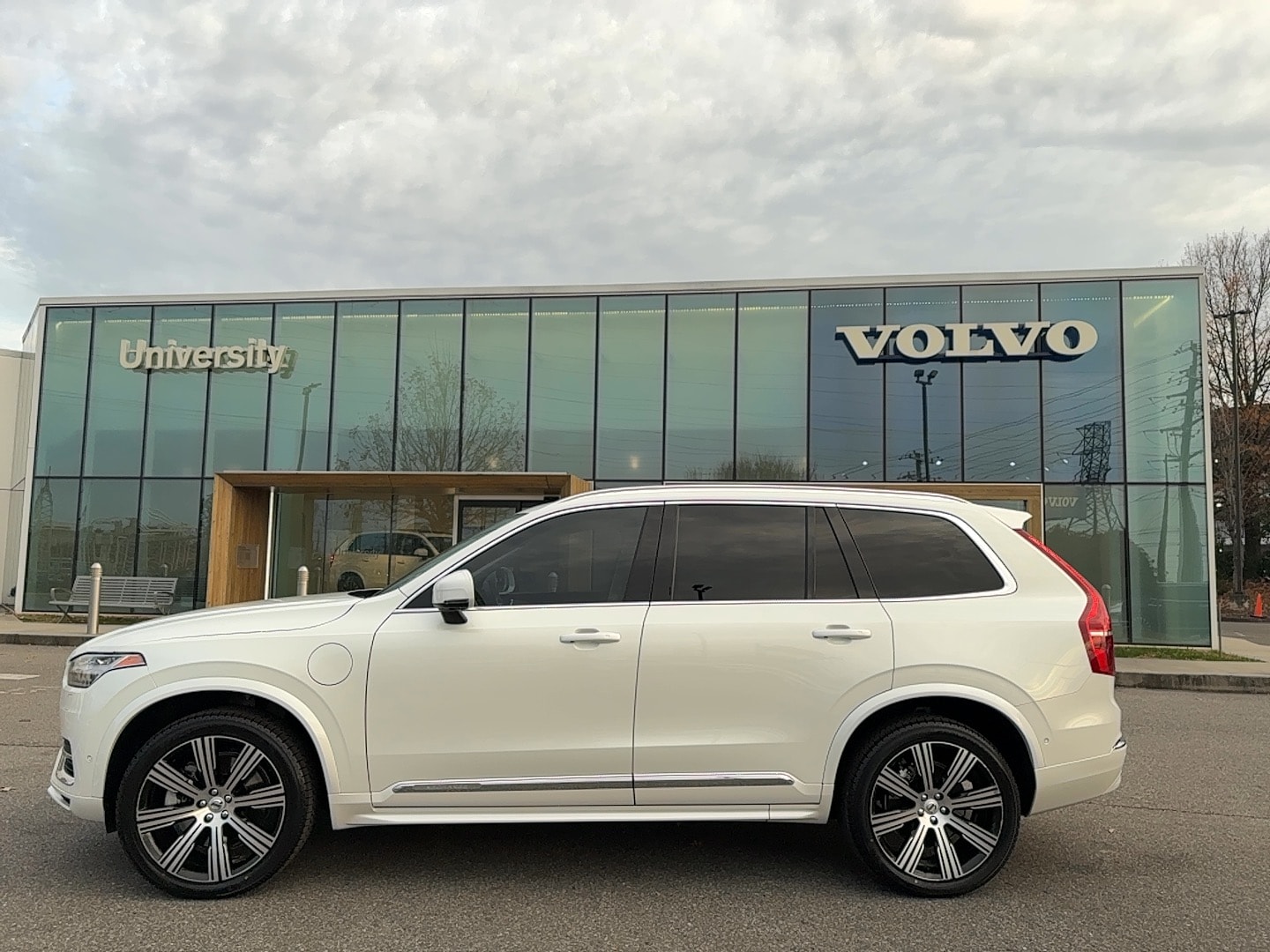 2024 Volvo XC90 Plus's photo
