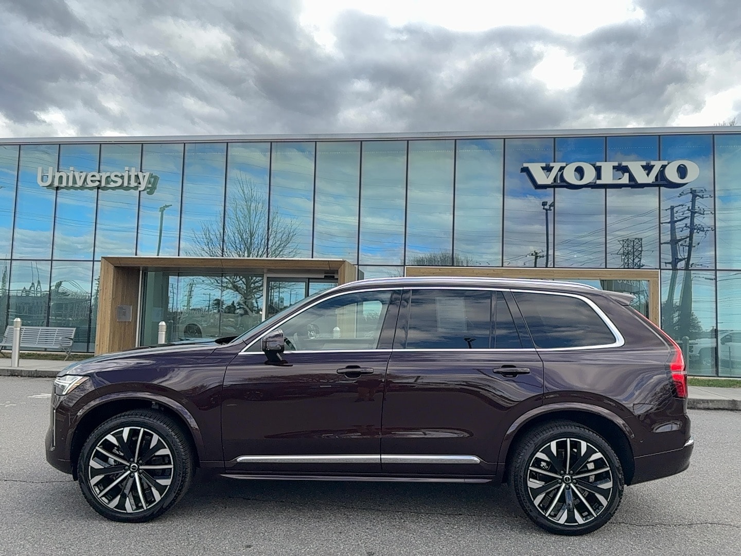 2025 Volvo XC90 Plus's photo