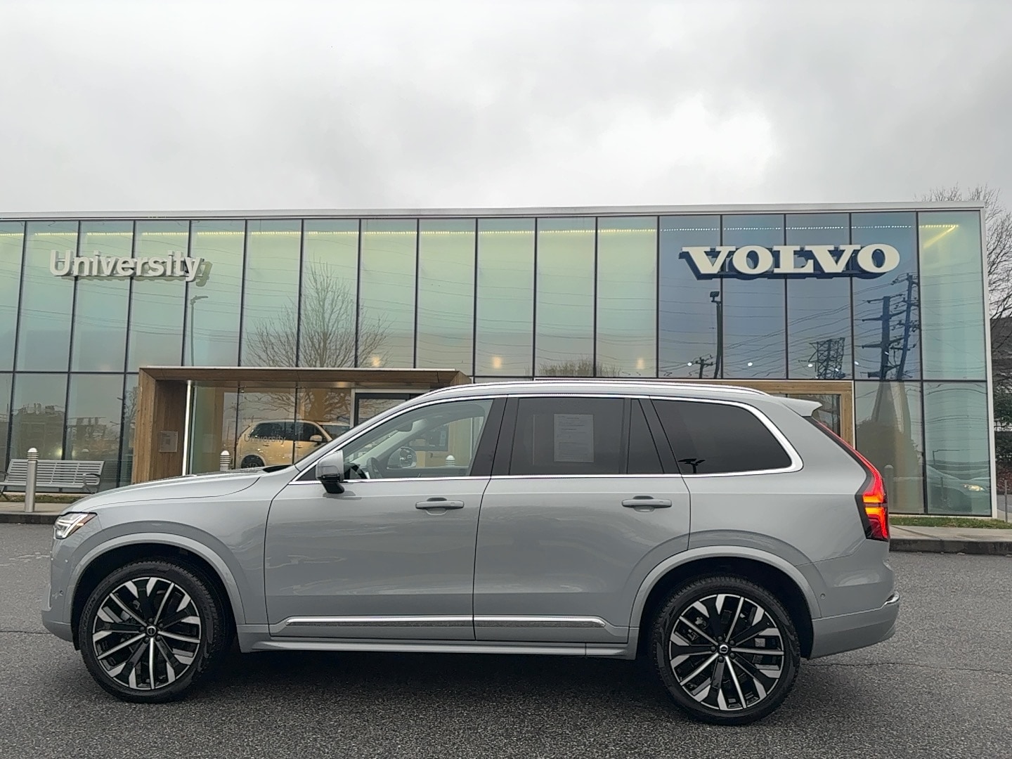 2025 Volvo XC90 Plus's photo