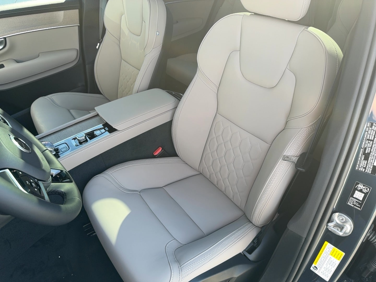 2026 Volvo XC90 Plus - Photo 15