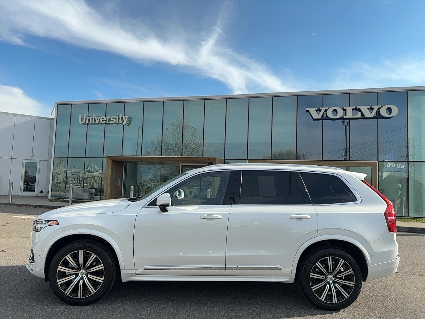 2025 Volvo XC90 Plus's photo