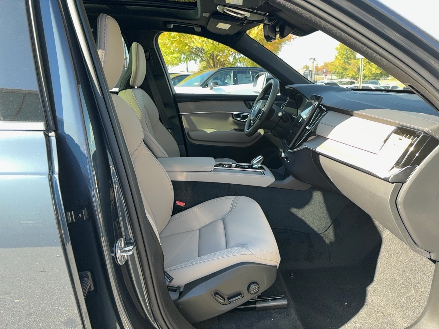 2026 Volvo XC90 Plus - Photo 25