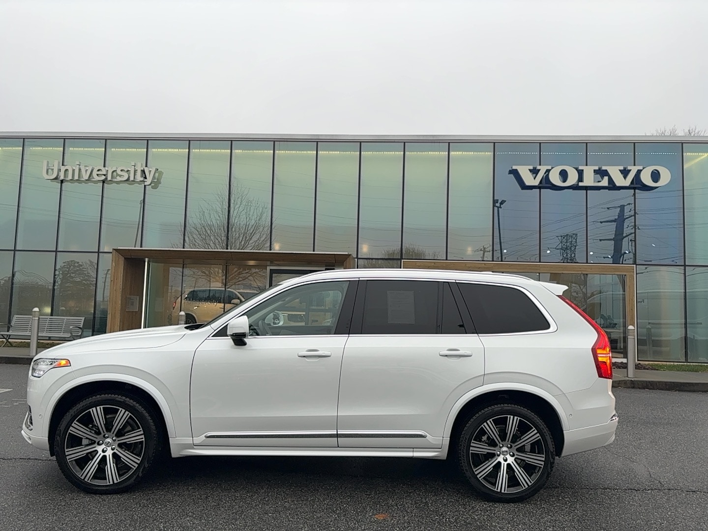 2024 Volvo XC90 Plus's photo