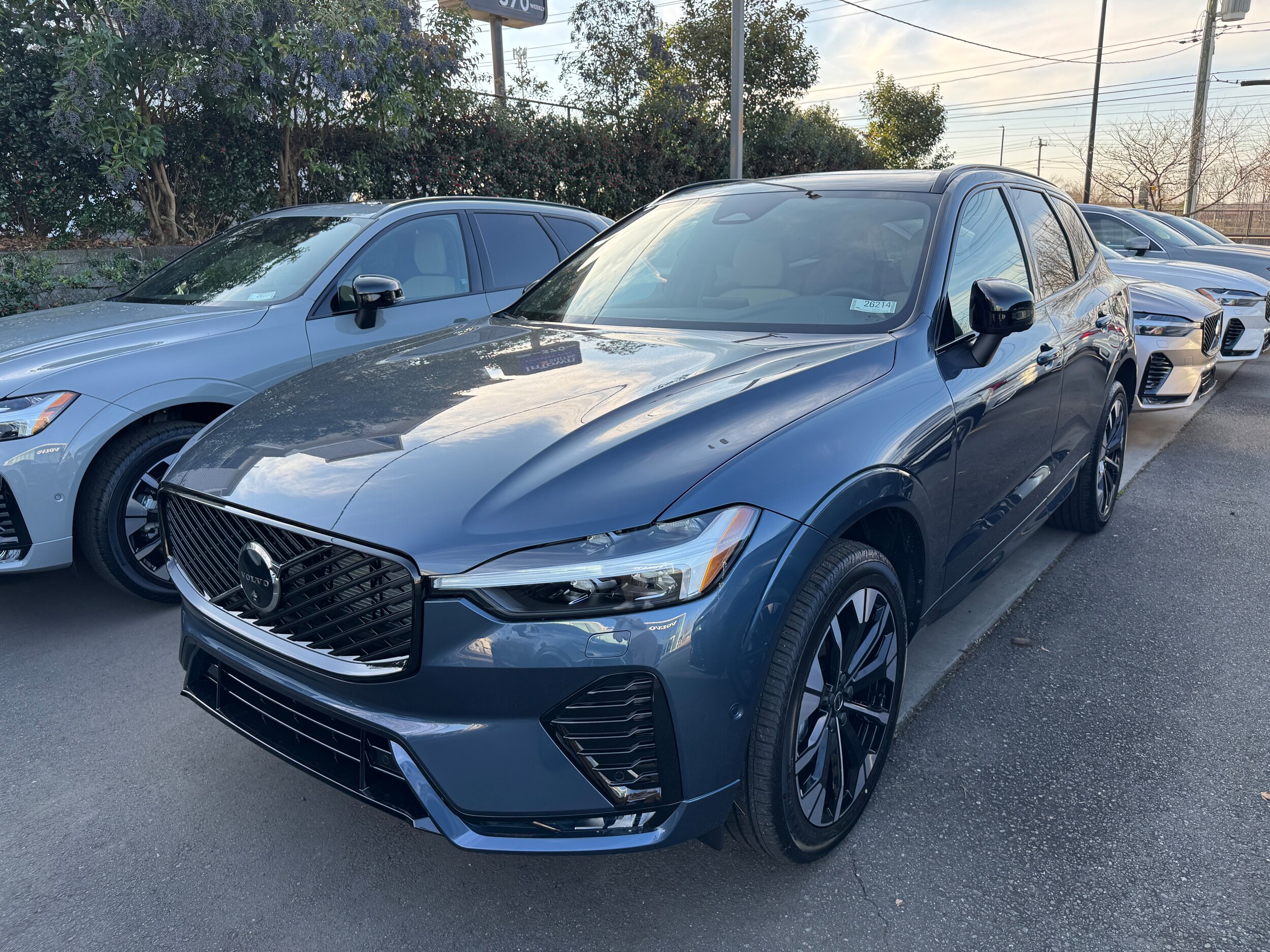 2026 Volvo XC60 Plus's photo