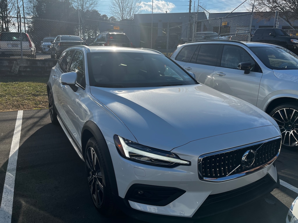New 2026 Volvo V60 Cross Country B5 Ultra Wagon