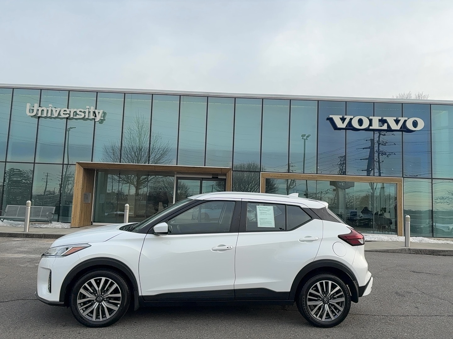 2023 Nissan Kicks SV