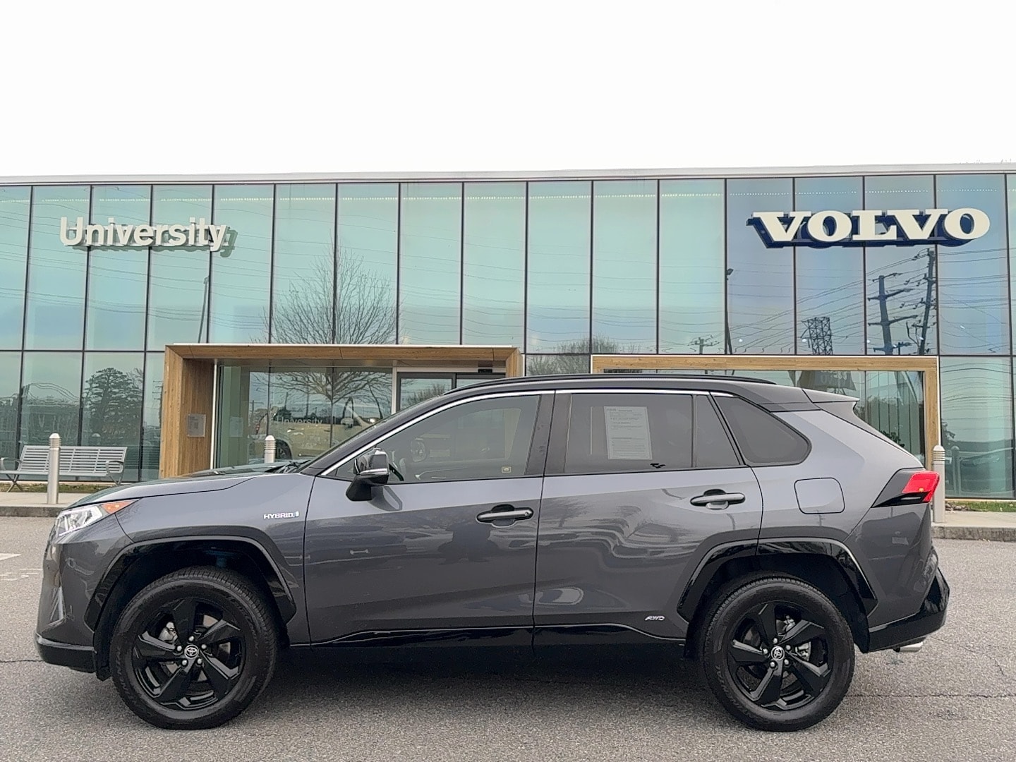 2020 Toyota RAV4 XSE's photo