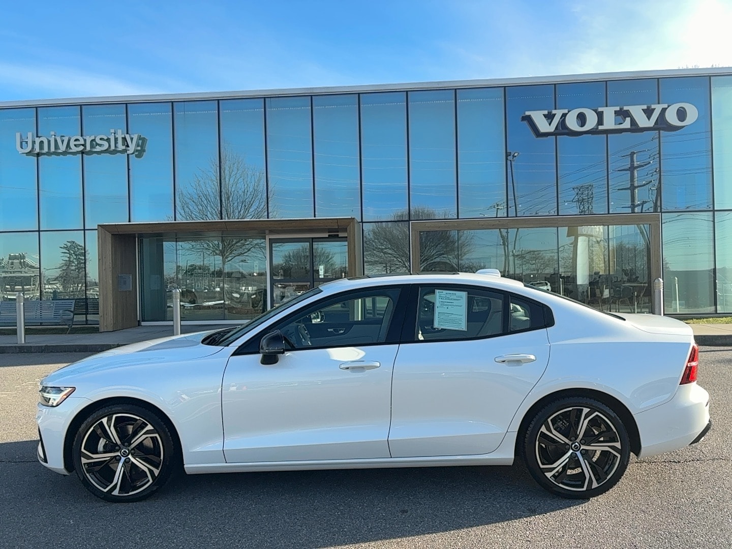 2024 Volvo S60 Core's photo