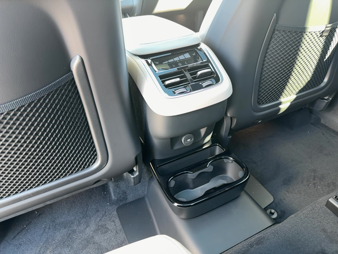 2026 Volvo XC90 Plus - Photo 17