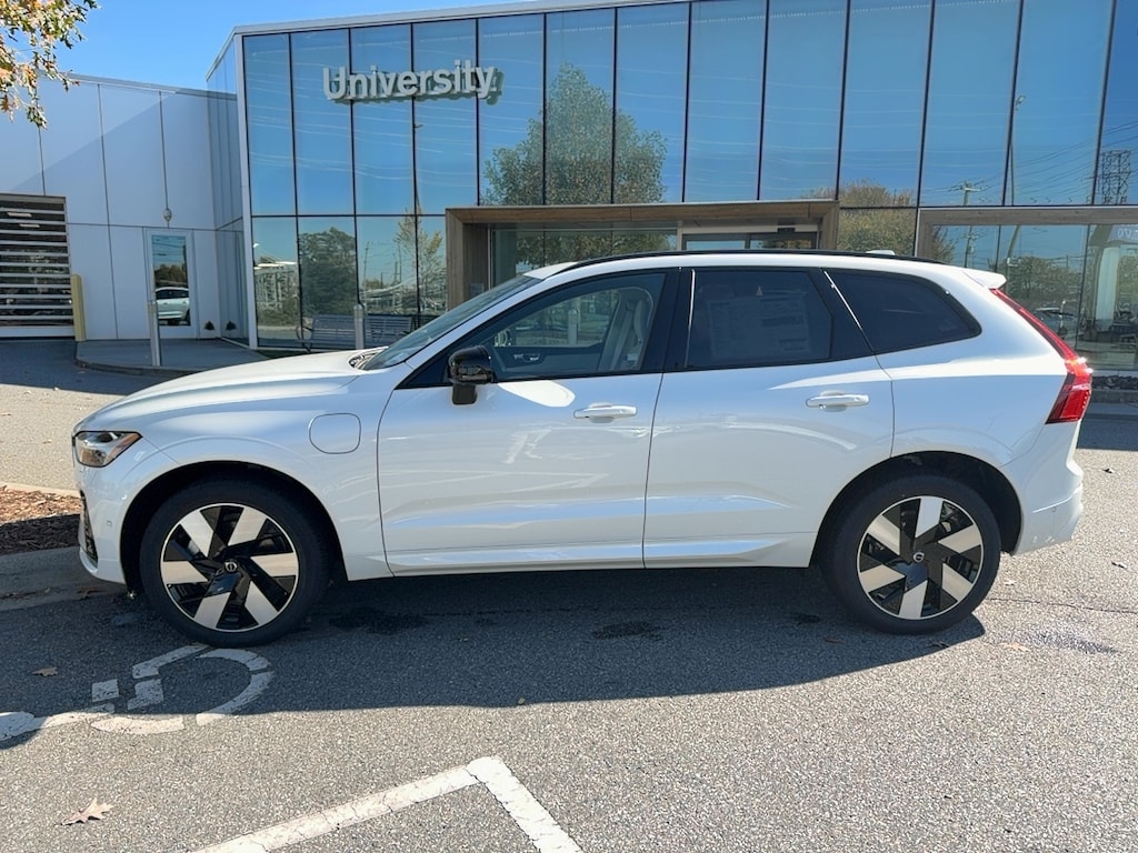 New 2025 Volvo XC60 plug-in hybrid T8 Plus SUV