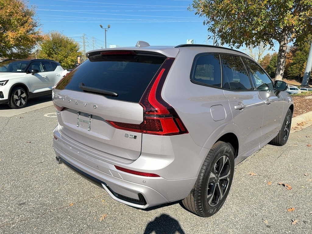 New 2026 Volvo XC60 B5 Core SUV