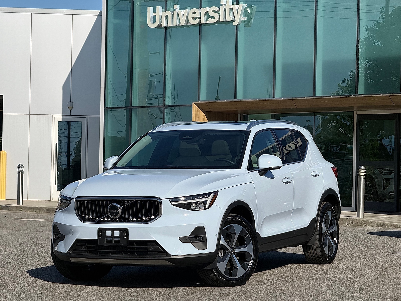2024 Volvo XC40 B5 Plus Bright AWD's photo