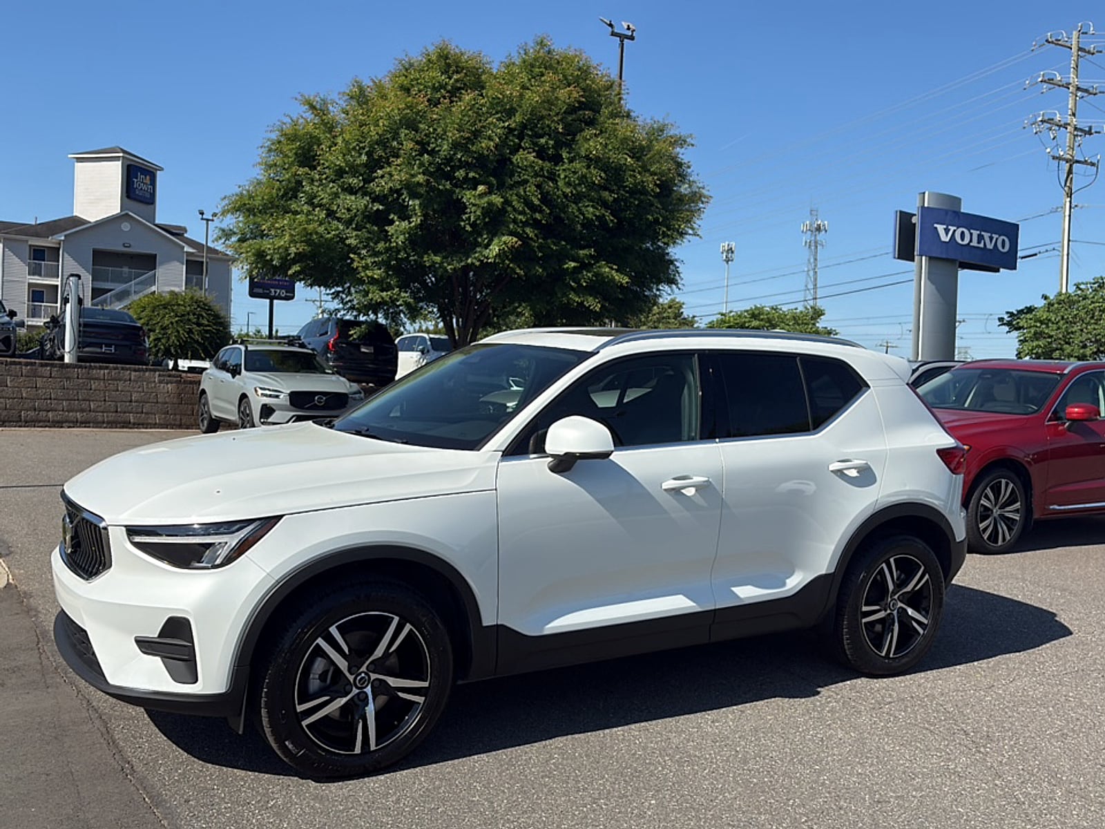 2025 Volvo XC40 B5 Core Bright AWD's photo