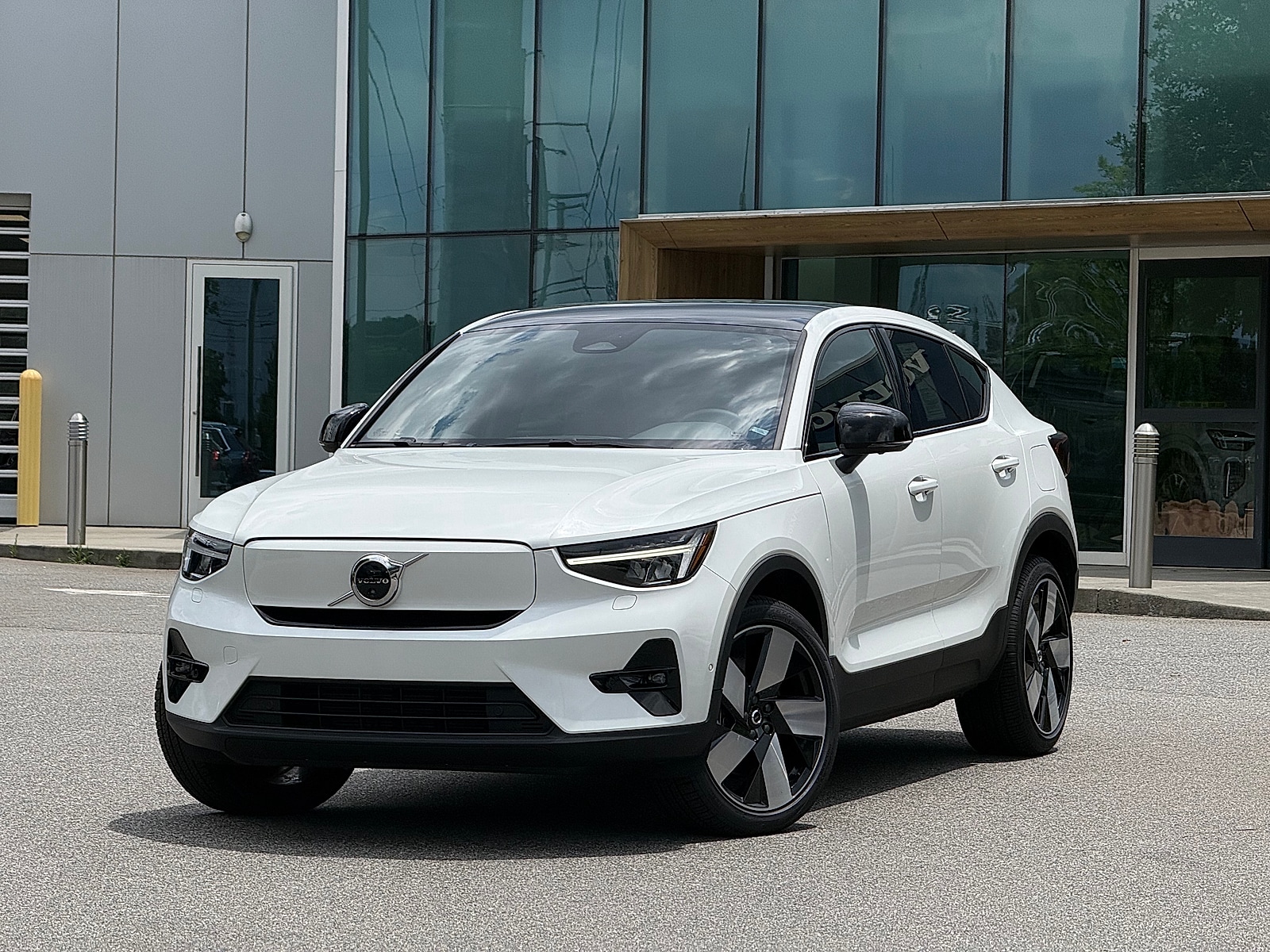 2023 Volvo C40 P8 Recharge Plus AWD's photo