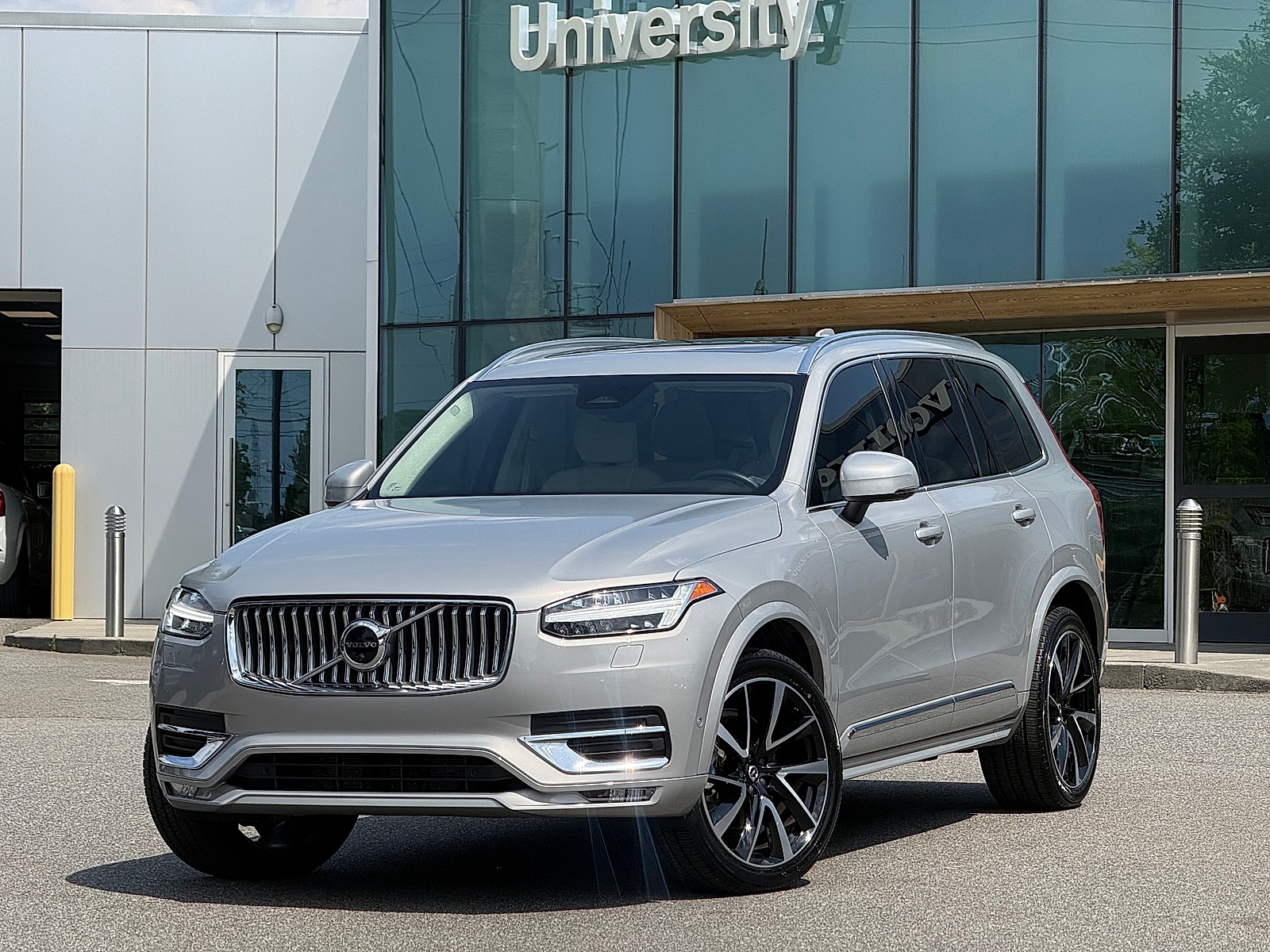 2023 Volvo XC90 B5 Plus 4WD's photo