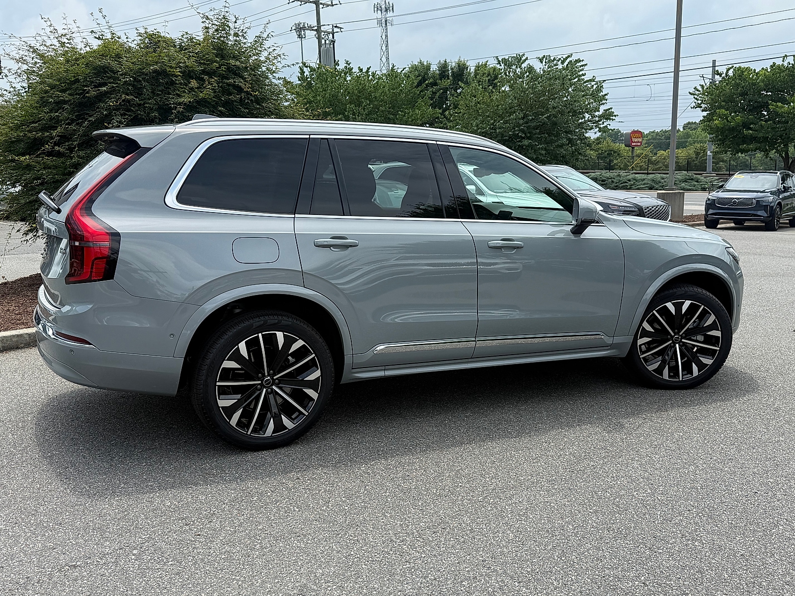 2026 Volvo XC90 Plus - Photo 8