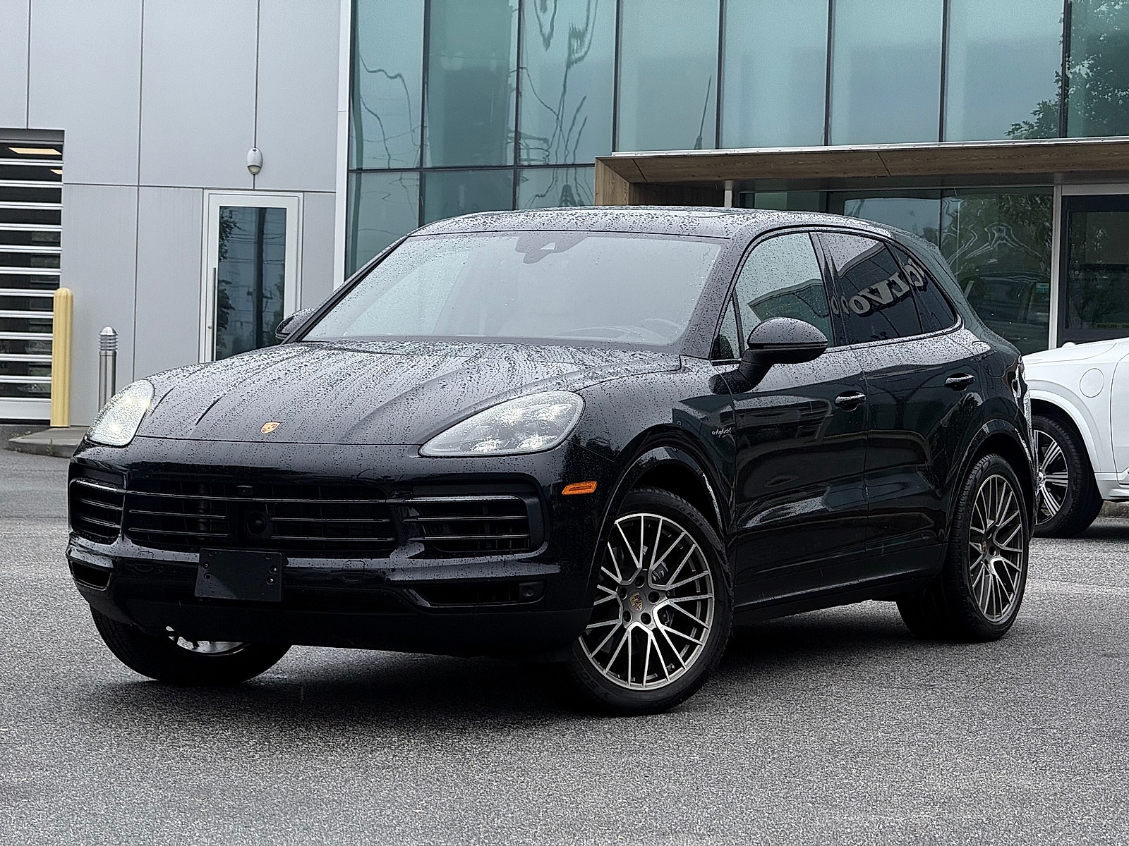 2022 Porsche Cayenne Platinum Edition E-Hybrid's photo