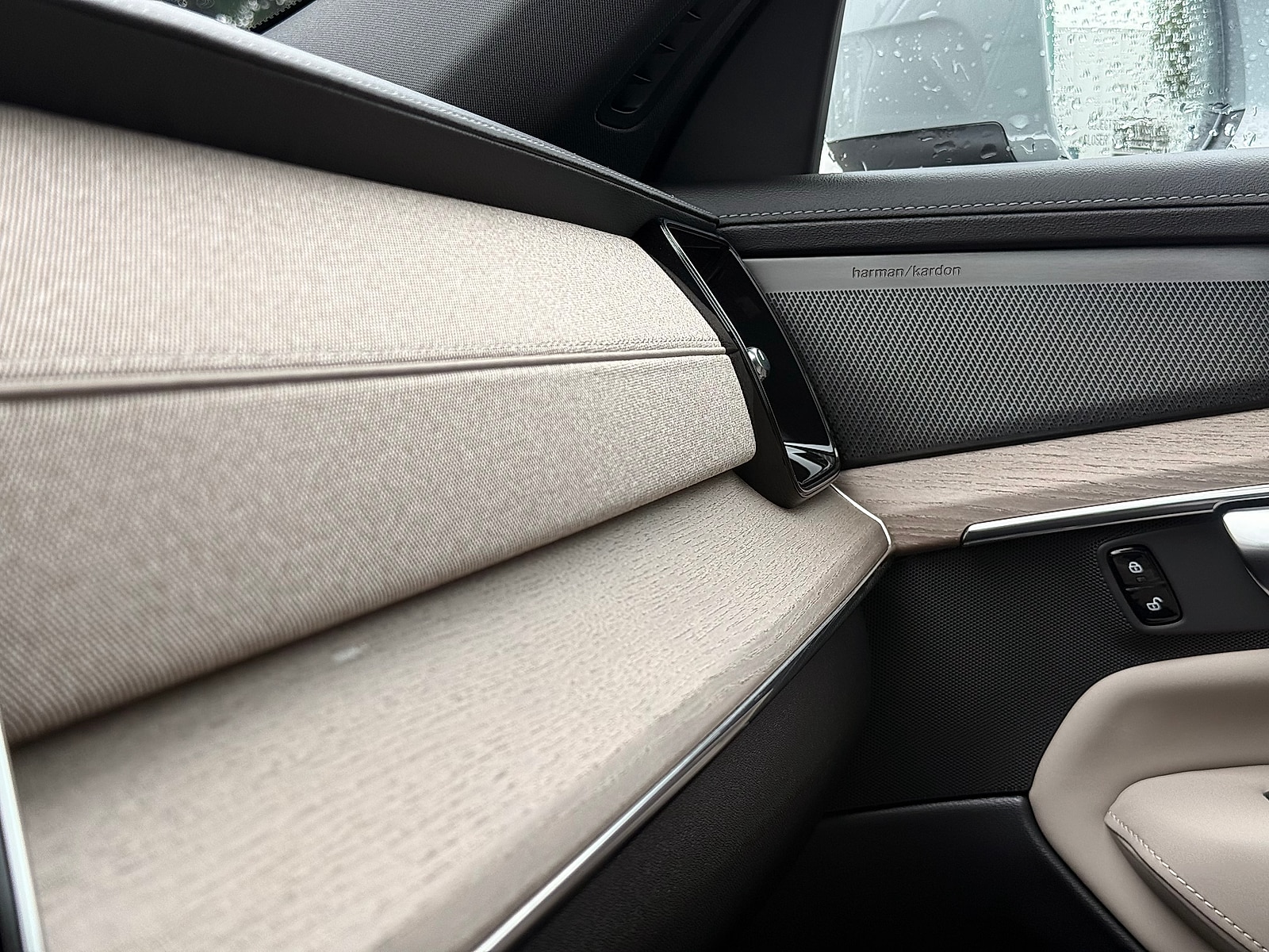 2026 Volvo XC90 Plus - Photo 16