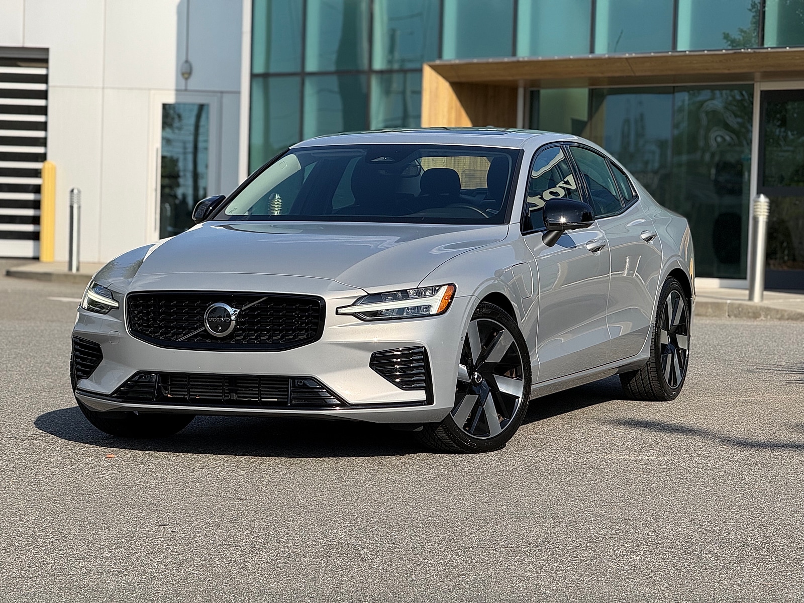 2023 Volvo S60 Recharge Plug-In Hybrid