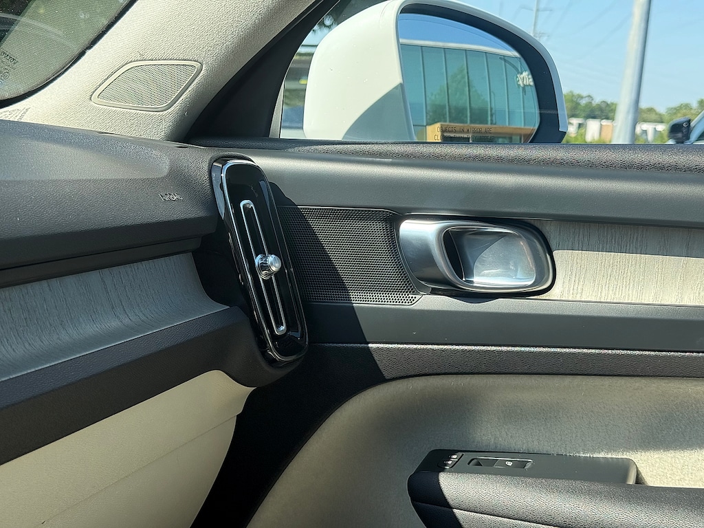Certified 2023 Volvo XC40 B5 AWD Plus Bright SUV