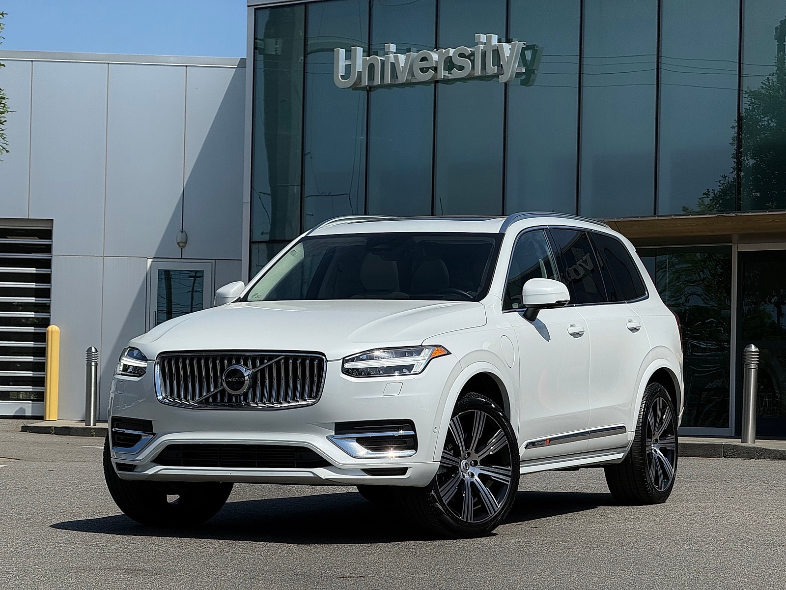 2023 Volvo XC90 T8 Recharge Ultimate Bright Theme 4WD's photo