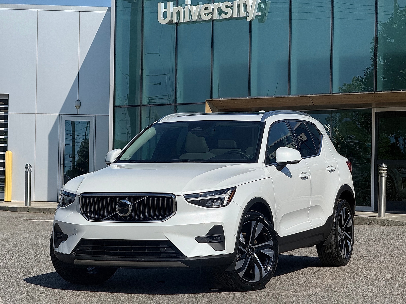 2023 Volvo XC40 B5 Plus Bright AWD's photo