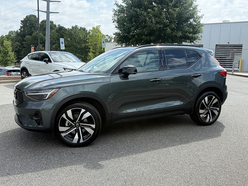 Certified 2026 Volvo XC40 B4 Plus SUV