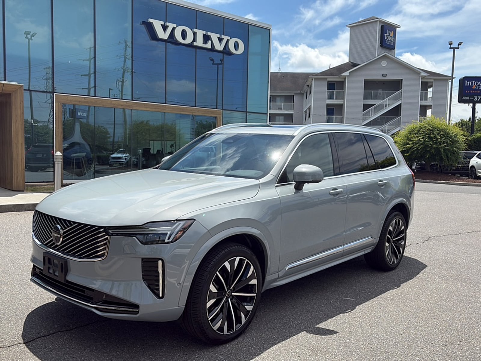 2025 Volvo XC90 B6 Plus Bright 7-Seater 4WD's photo