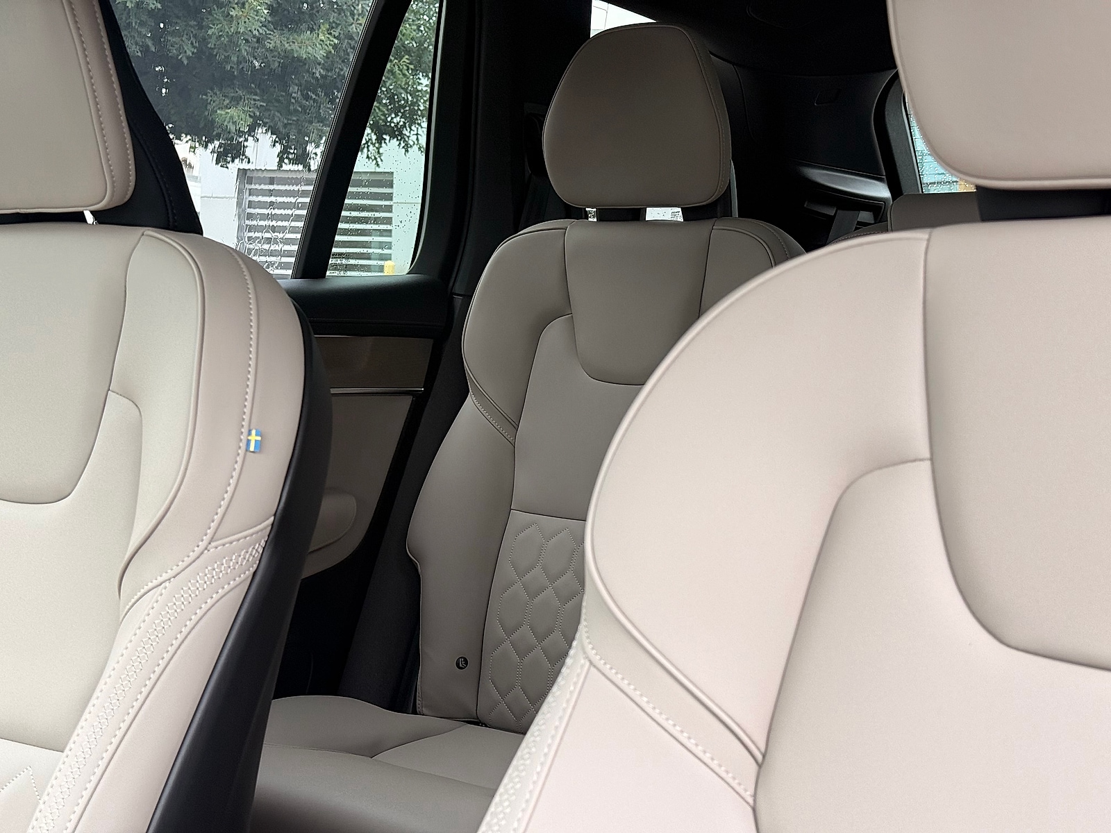2026 Volvo XC90 Plus - Photo 18