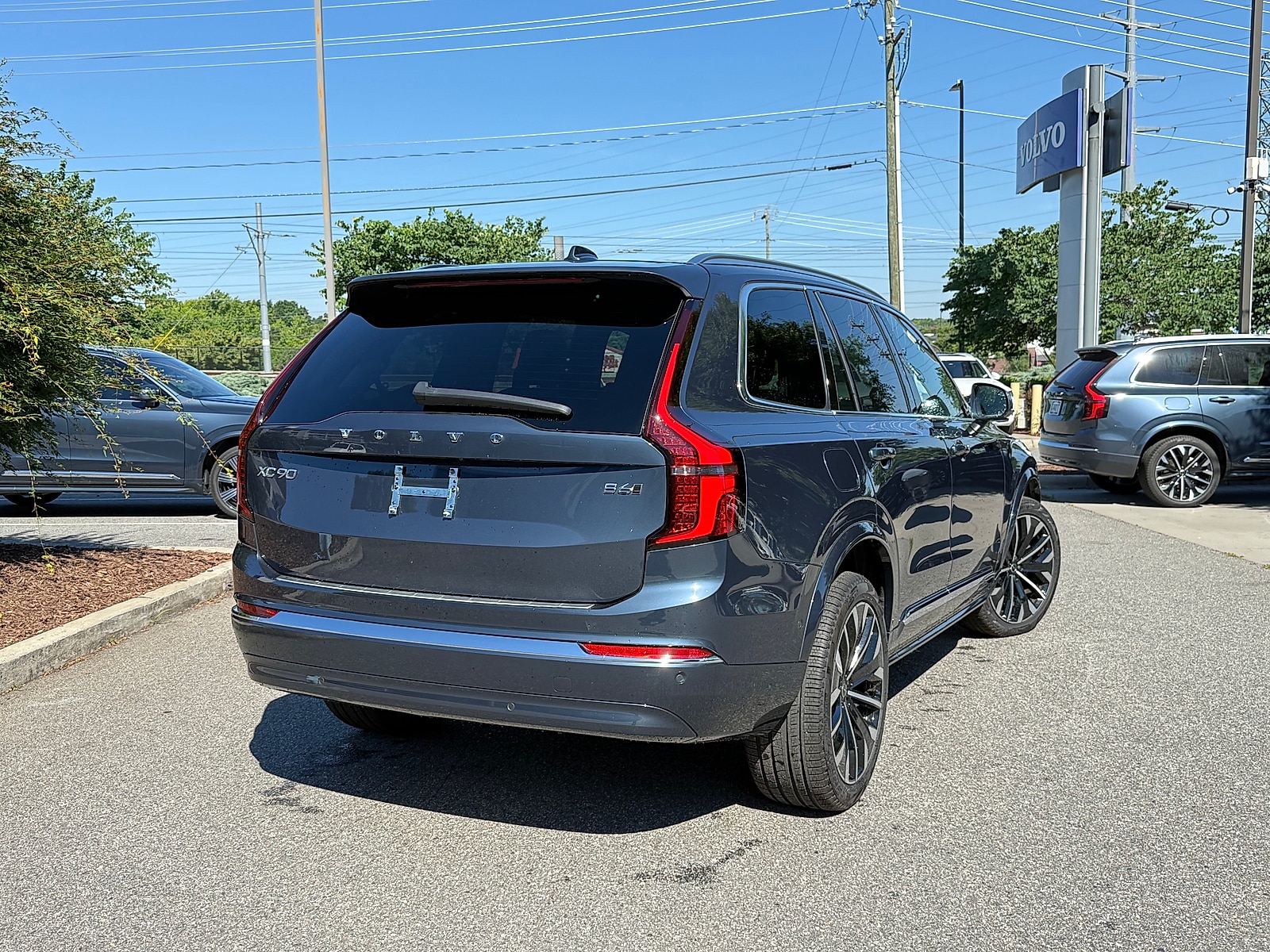2026 Volvo XC90 Plus - Photo 8
