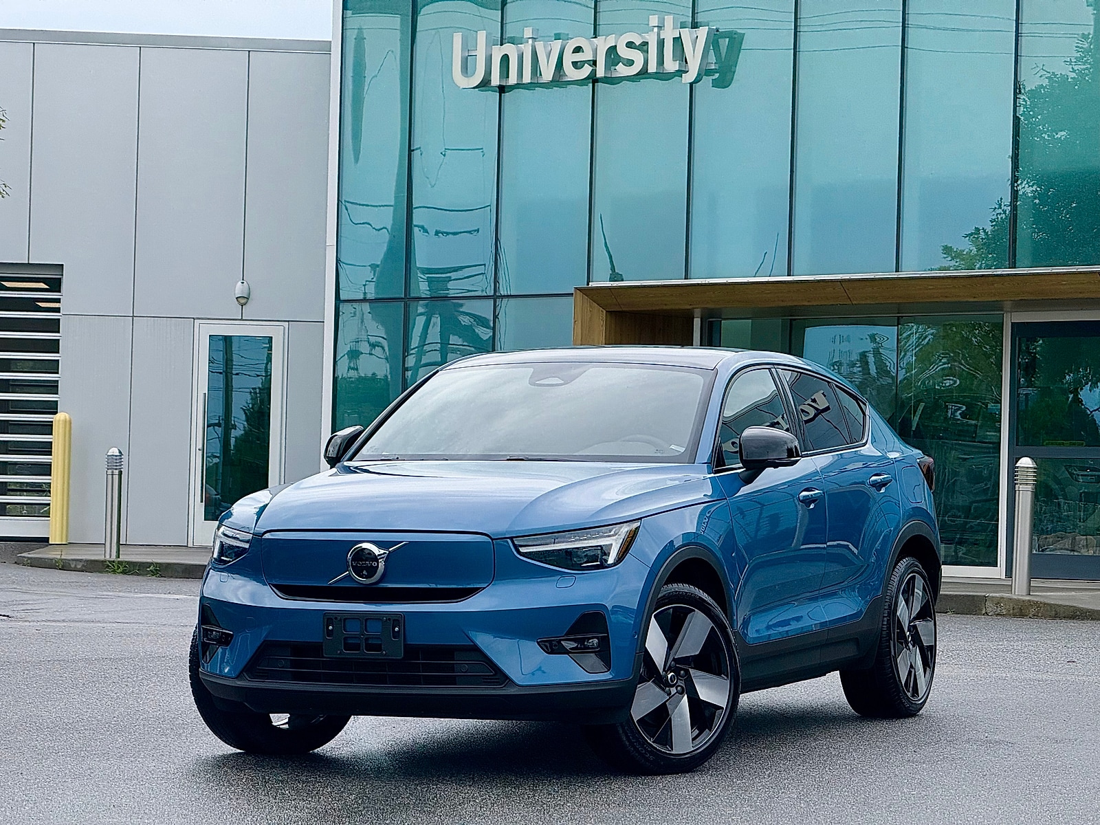 2023 Volvo C40 P8 Recharge Ultimate AWD's photo