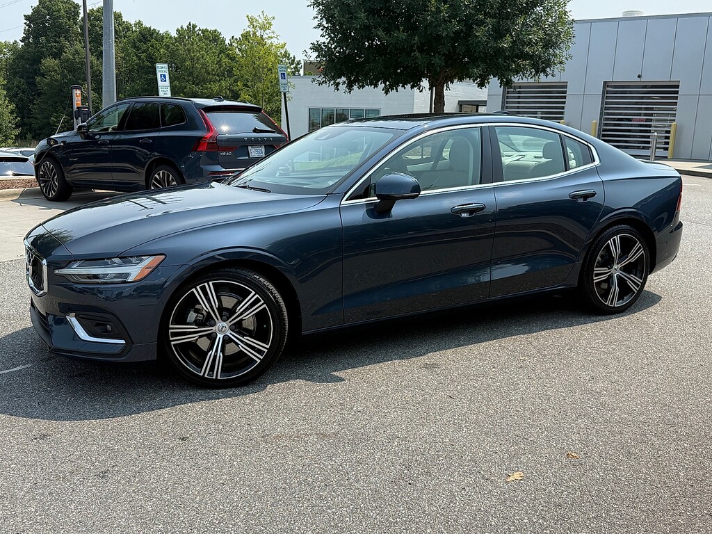 Certified 2022 Volvo S60 B5 AWD Inscription Sedan