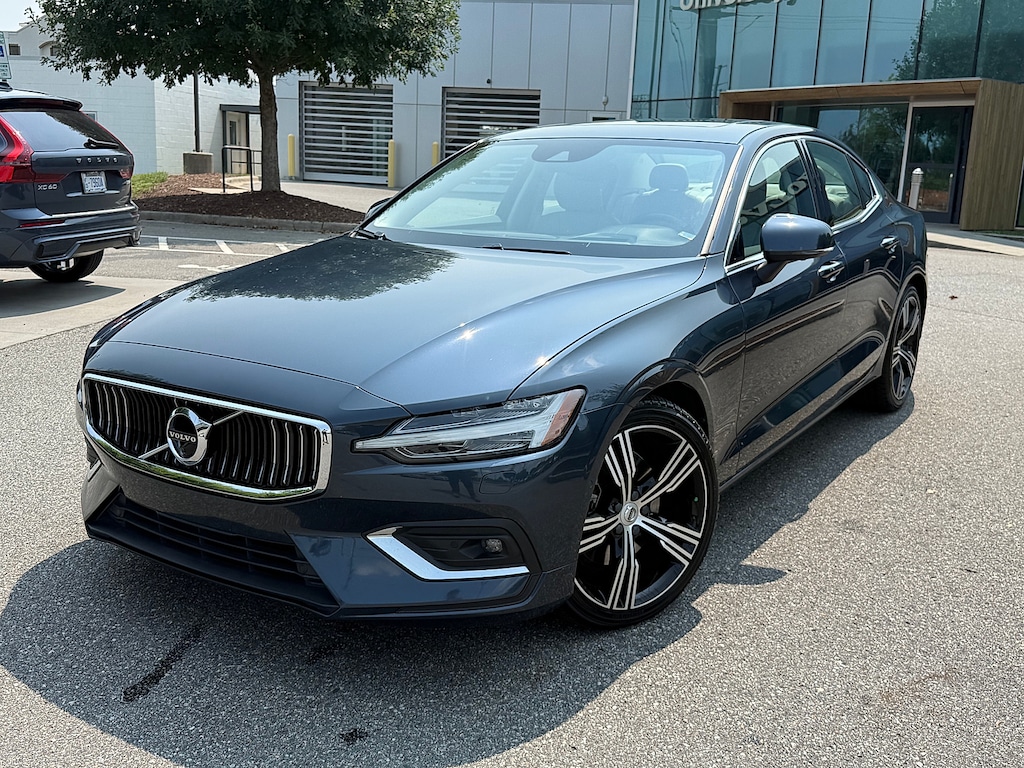 Certified 2022 Volvo S60 B5 AWD Inscription Sedan