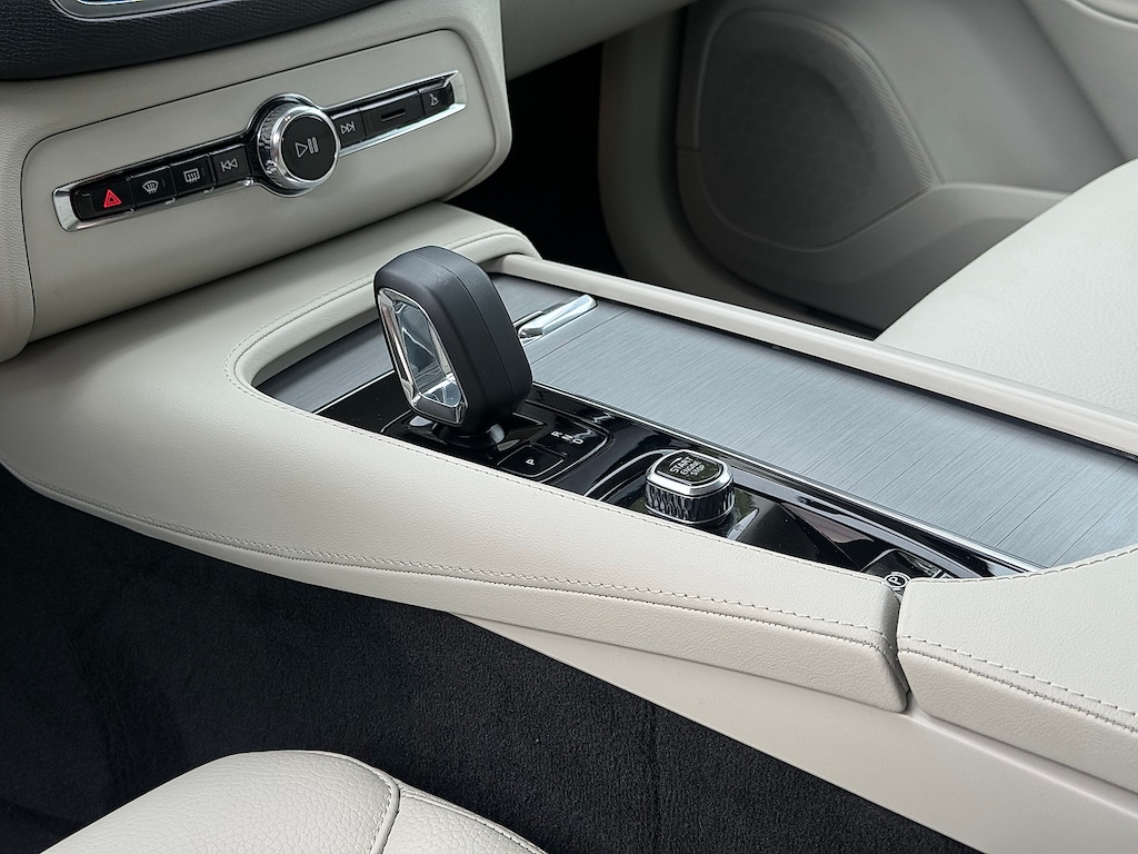 Certified 2025 Volvo XC90 B5 Core SUV